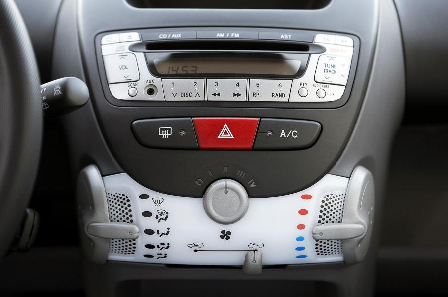  Peugeot 107 2009 года  (фото 3 из 30)